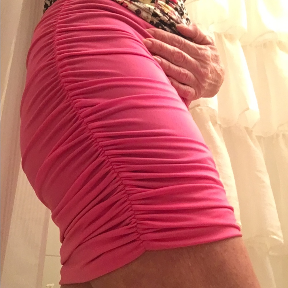 ⭐️H/P⭐️ SEXY RUCHED HOT PINK MINI SKIRT 🌺